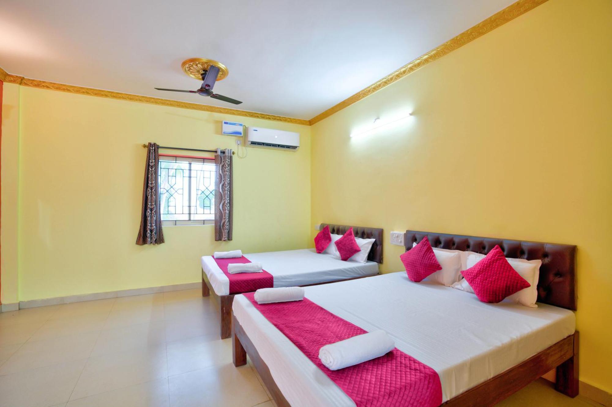 Hotel Savita Calangute Kültér fotó